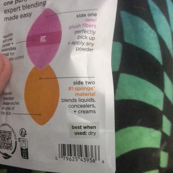 ✨🆕Real Techniques Miracle 2-In-1 Powder Puff/Liquid Makeup Puff!!💜✨ - Picture 5 of 14